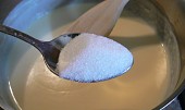 Bešamelové dolky (pridáme soľ a cukor)