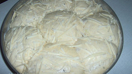 Bochník se sýrem a cibulí