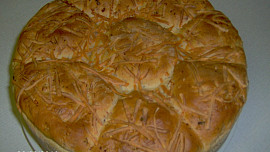 Bochník se sýrem a cibulí