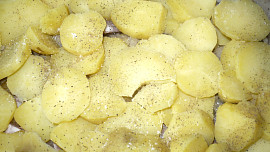 Brambory zapečené s tlačenkou