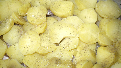 Brambory zapečené s tlačenkou