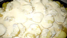 Brambory zapečené s tlačenkou