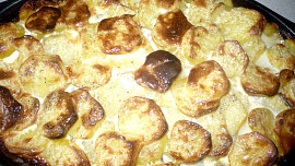 Brambory zapečené s tlačenkou