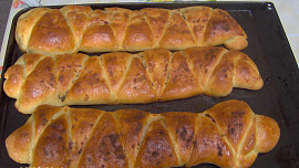 Česnekové trojhránky s postupem