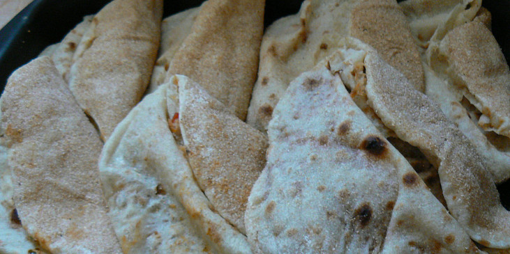 Chilli con carne arabico (naplnené chlebíky dáme na plech a ich vrch…)