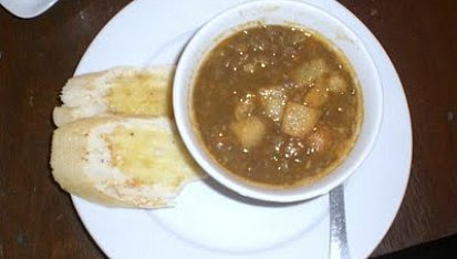 Čočková polévka s česnekem - jednoduchá, s crostini jako celý oběd