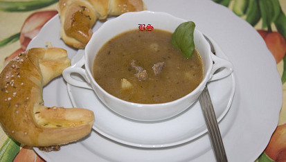 Domácí rohlíky, S gulasovou polevkou