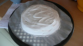 Dort Pavlova (rozetrit na plech ve tvaru dortu)