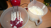 Dort Pavlova (maliny cukr + slehacka)