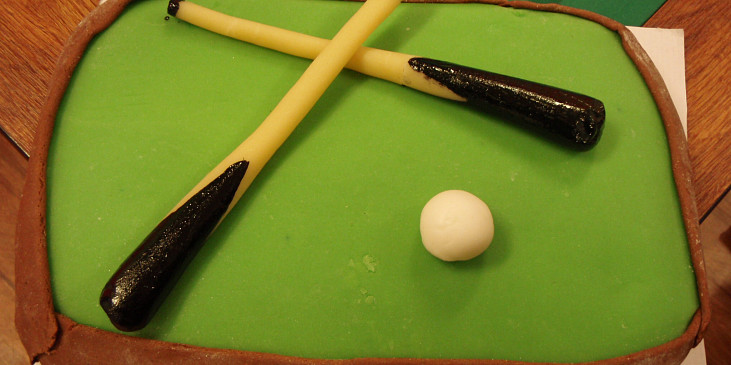 Dort pro vítěze turnaje v kulečníku, zdobeno Varnou a maripánem z marshmallow