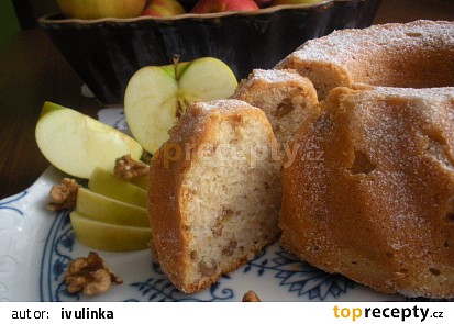 Jablkovo-ořechová bábovka