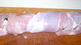 Krůtí roláda se sušenými švestkami