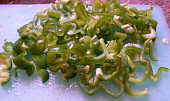 Kuracie prsia a la greek, zelené papriky si tiež nakrájame na pásiky