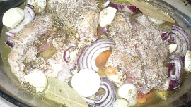 Kuřecí maso s celozrnými placičkami