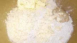 Kuřecí maso s celozrnými placičkami