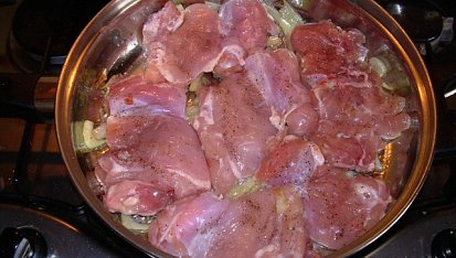 Kuřecí plátky na zelenině-výborné i pro děti