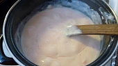 Listový závin s jablkovobrusinkovou nádivkou a pudinkem, pudink