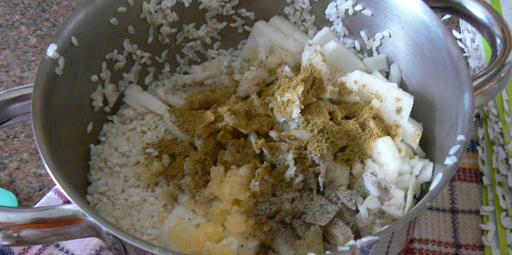 Mahshi cromb - plněné zelné listy směsí rýže (egyptský recept) (k ryži pridáme cibuľu, cesnak a koreniny)