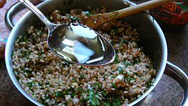 Mahshi cromb - plněné zelné listy směsí rýže (egyptský recept)
