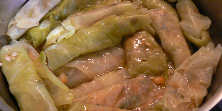 Mahshi cromb - plněné zelné listy směsí rýže (egyptský recept) (po 30 minútach by mala byť ryža v kapustných…)