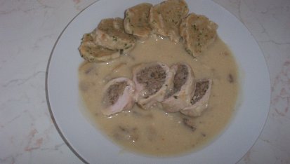 Kuřecí zavitky neboli maso v mase se žampionovou omáčkou