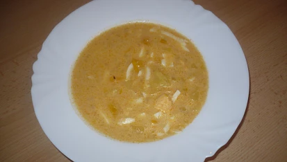 Papriková polévka s vejcem