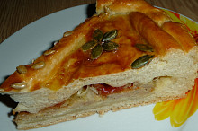 Plněný slaný dort dělaný z tohoto těsta, recept je na www.toprecepty.sk