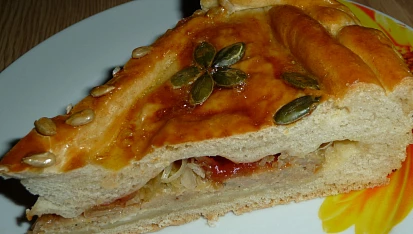 Pivní sádlové pečivo, Plněný slaný dort dělaný z tohoto těsta, recept je na www.toprecepty.sk