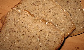 Pšenično-žitný kváskový bramborový chléb