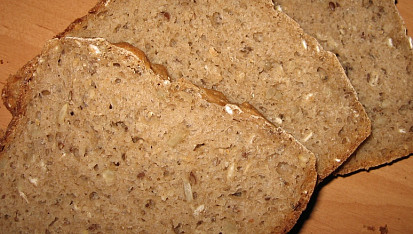Pšenično-žitný kváskový bramborový chléb