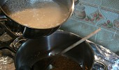 Rýže na egyptský způsob (pridáme ryžu s vodou a dobre pomiešame)