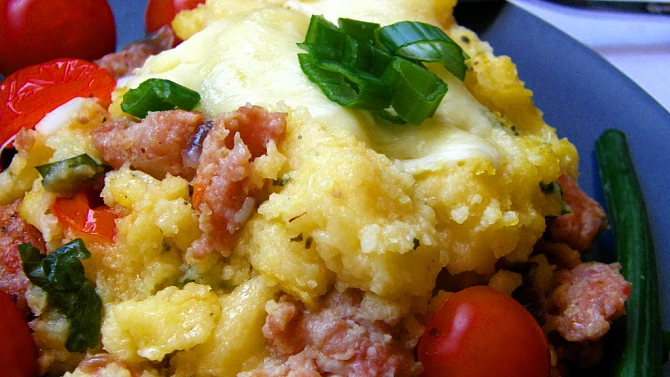 Zapečená polenta s kuřecím masem
