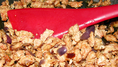Zapečená polenta s kuřecím masem