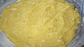 Zapečená polenta s olivami