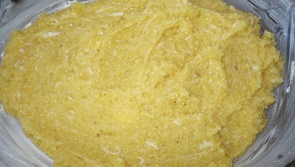 Zapečená polenta s olivami