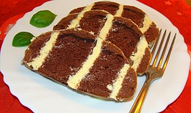Bílkový chlebíček kakaový s tvarohovým krémem