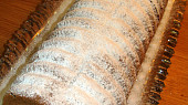 Bílkový chlebíček kakaový s tvarohovým krémem, Po upečení (pocukrováno)