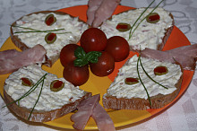 Česnekovo sýrová pomazánka