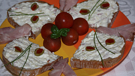 Česnekovo sýrová pomazánka