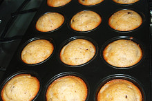 Čokoládovo-banánové muffiny hned po upečení