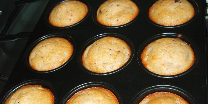 Čokoládovo-banánové muffiny (Čokoládovo-banánové muffiny hned po upečení)