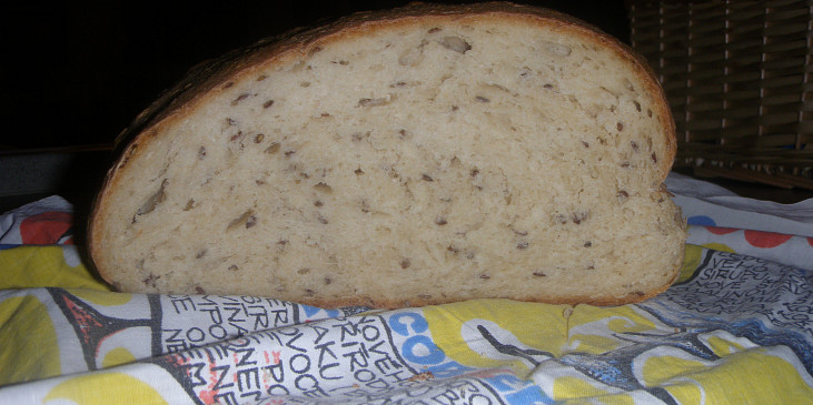 Domácí chléb (priečny rez)
