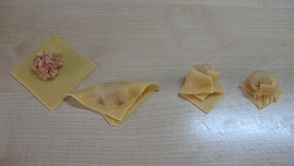 Domácí tortelliny plněné mletým masem a parmazánem