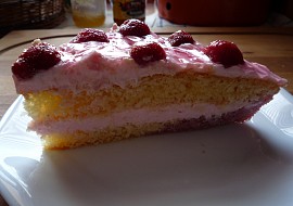 Lahodný dortík (s malinovým krémem)