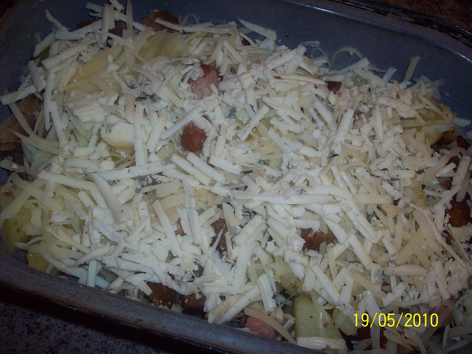 Finské brambory, posypeme sýrem