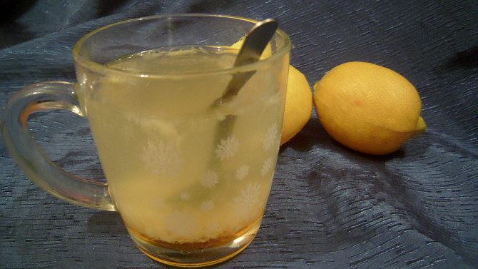 Heiße Lemonade (horké pití z Rakouska proti nachlazení)