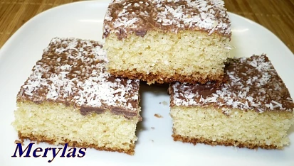 Jednoduchá bábovka, Pečeno na plechu,místo 30 g mouky je kokos. 