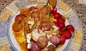Kuřecí stehýnko plněné marinádou z kardamomu a česneku v ředkvičkovo hermelínové obloze