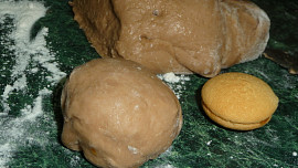 Kynutá bábovka piškotka
