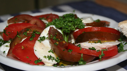 Mozzarella salát
